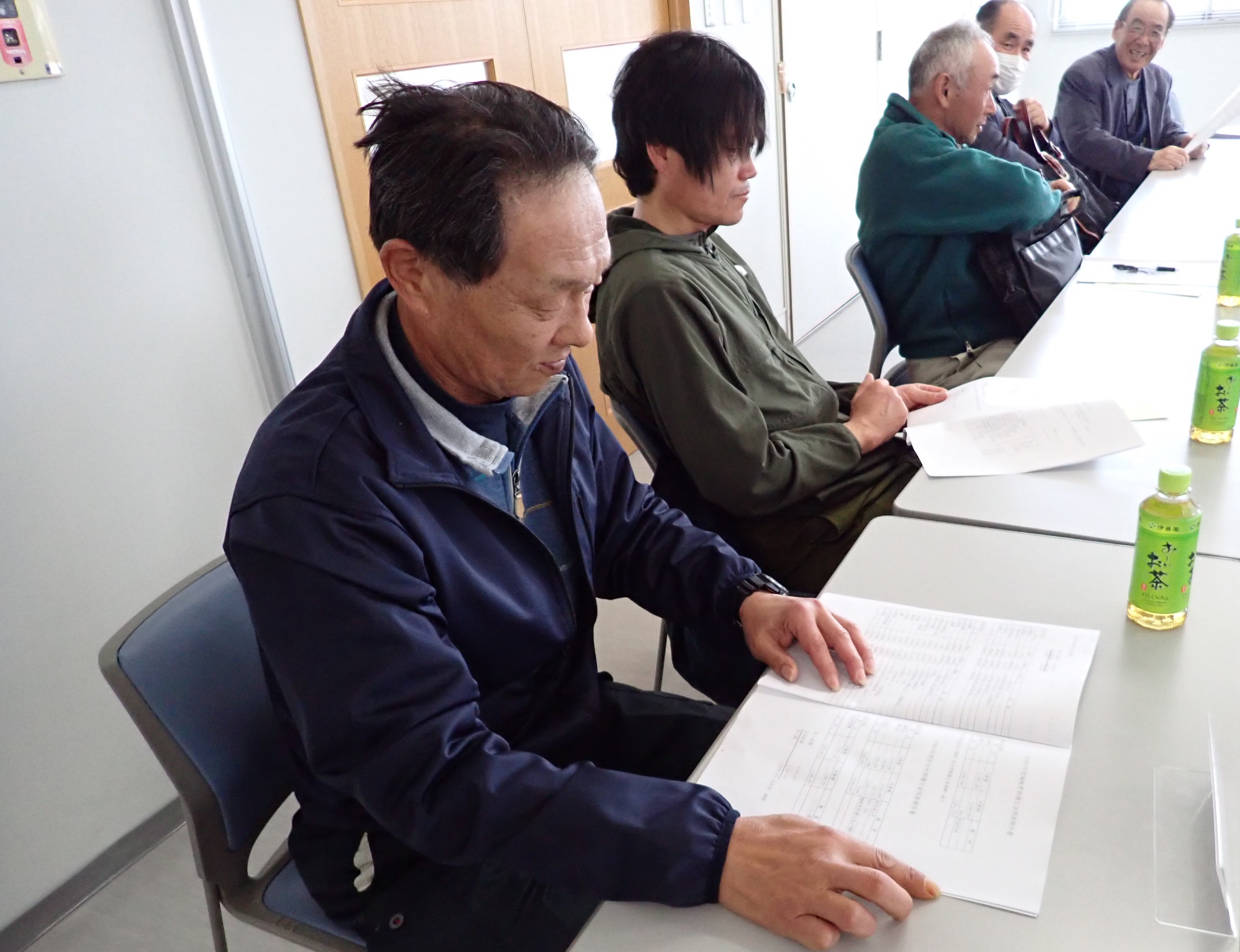 検討会での渡辺マイスター(手前)